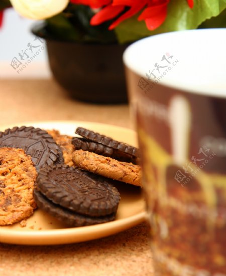 饼干和咖啡作为一个上午休息