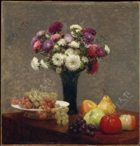 方丹拉图尔桌上的翠菊与水果图片