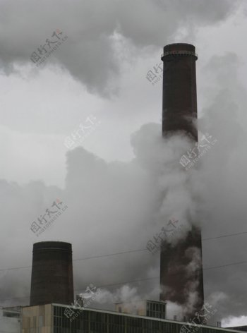工业圬染工厂排气管炊烟袅袅