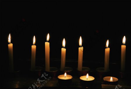 全球首席设计大百科蜡烛烛光祈祷祈望红烛烛光烛光摇曳