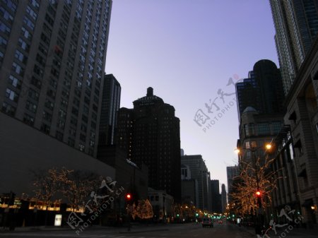 芝加哥密歇根大街黄昏时街景图片