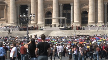 人群等着看教皇股票视频视频免费下载