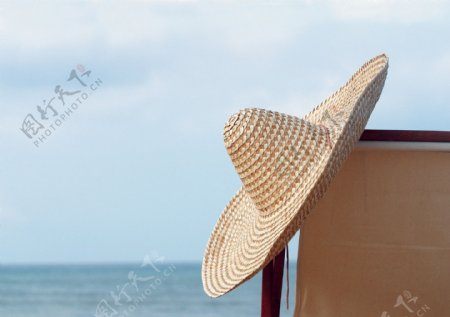 夏日海滩蓝天休闲风景阳光风车帽子太阳镜