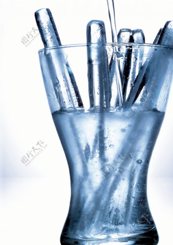 冰柱水杯图片
