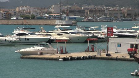 船停靠在西班牙的2股票视频港集团
