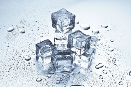 动感冰块水滴图片