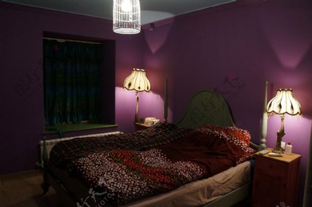 紫色卧室