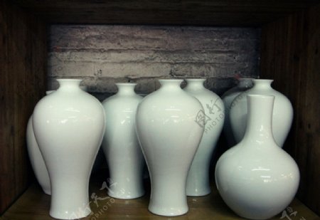 白瓷花瓶图片