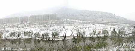 甲子湖畔滋兰苑雪景图片