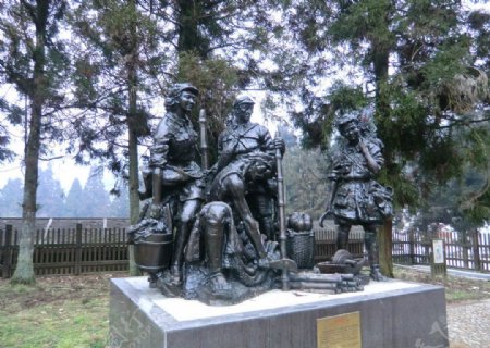 战士雕塑图片