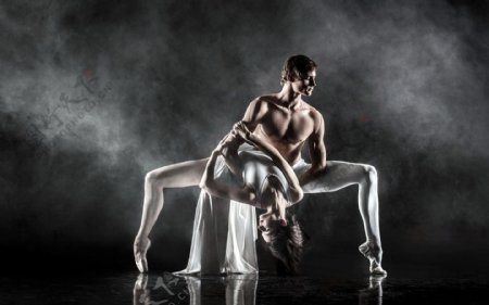 男女舞蹈形体艺术图片