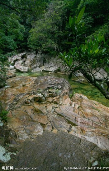 大安源黄冈山大峡谷图片