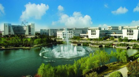上海大学校园场景图片