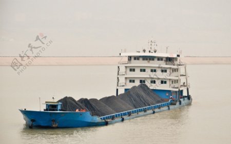 海上煤炭运输图片