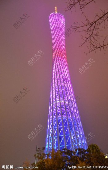 紫色的广州电视塔顶图片