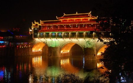 湖南凤凰古城虹桥风雨楼夜景图片