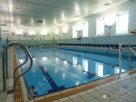 标准室内游泳池图片