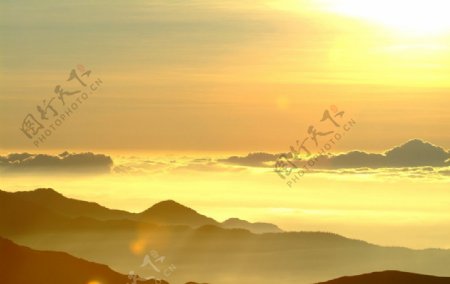台湾玉山黄昏的云海图片