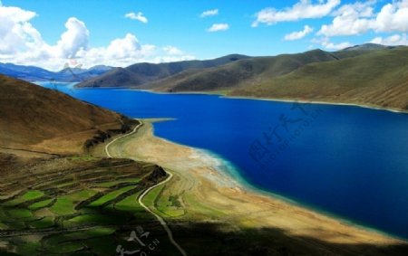 西藏的湖泊图片