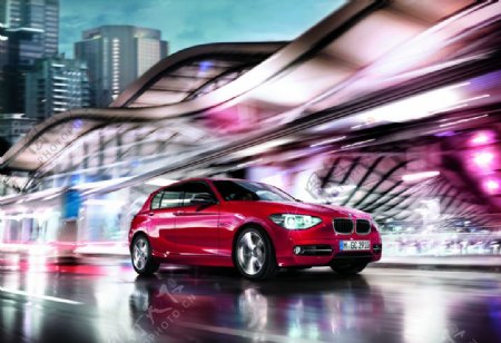 高清全新BMW1系红色轿车图片