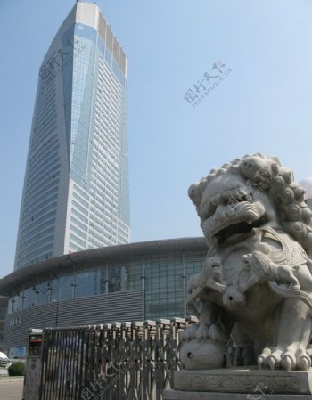 哈尔滨国际会展中心的石狮图片