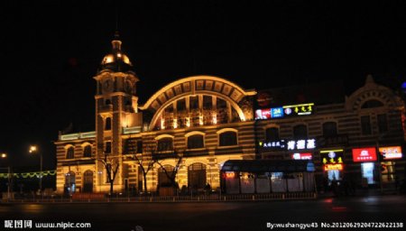 夜色中的老前门火车站图片