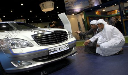 沙特阿拉伯人买奔驰图片