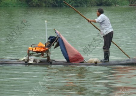桂林水上人物图片