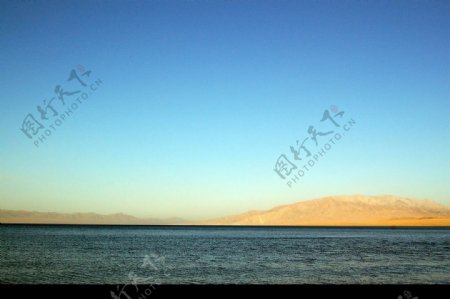 新疆塞里木湖图片