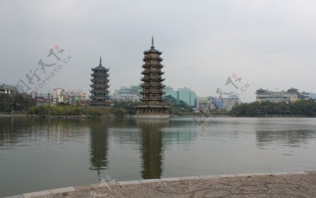 桂林日月双塔日景图片