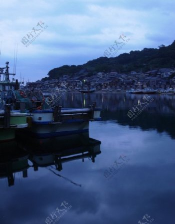山水风景风景名胜建筑景观自然风景旅游印记休憩的渔船宁静的渔村图片