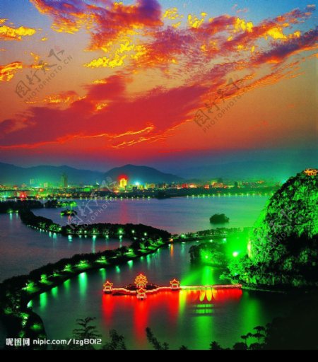 肇庆七星岩星湖夜景图片