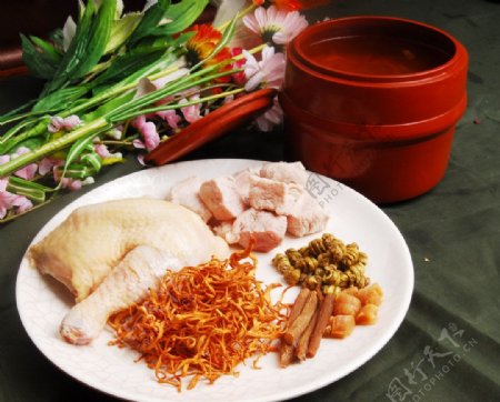中西餐美食养生虫草花瑶柱石斛红参炖鸡汤图片