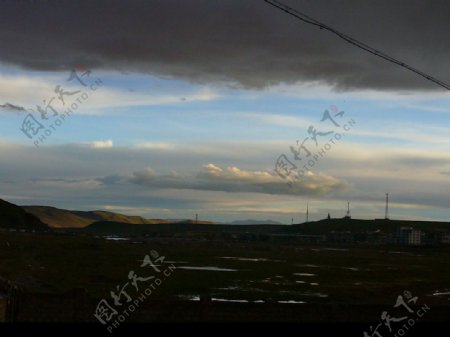 青藏公路的傍晚图片