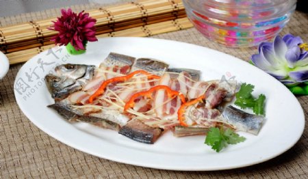 连州白腊肉蒸鲮鱼图片