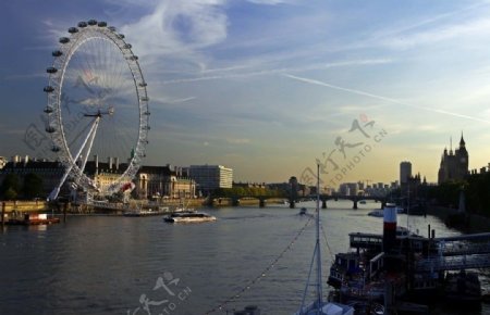 伦敦泰晤士河黄昏两岸风光图片