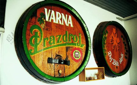 捷克酒厂酿酒桶图片