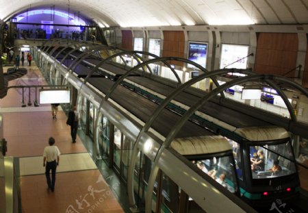 巴黎地铁14号线车站图片