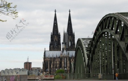 德国科隆大教堂霍亨索伦桥图片