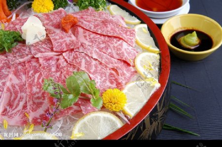 神户牛肉刺身图片