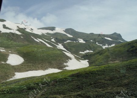 夏日长白山山顶地貌与积雪图片