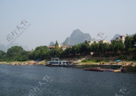 漓江边的村庄图片