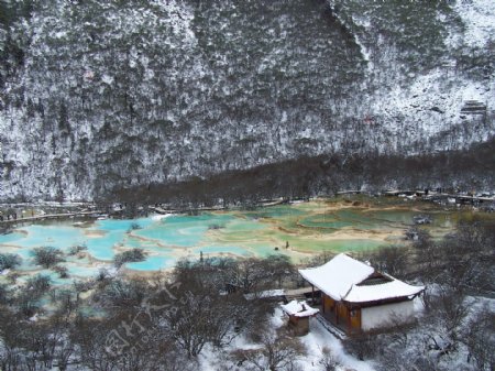 雪景五彩池图片