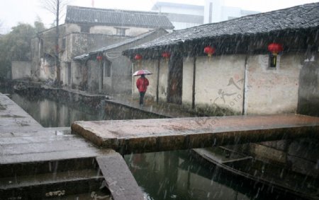 雪中东浦古镇图片