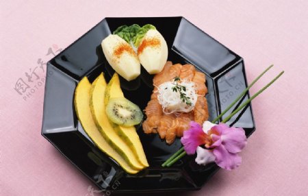 日式生鱼片料理图片