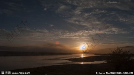 红原县月亮湾日出图片