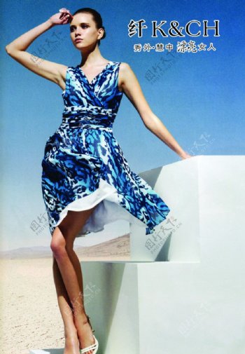纤形象代言人LOGO国际时尚女装欧美女模2010年时尚夏装靓丽时尚休闲长裙凉鞋图片