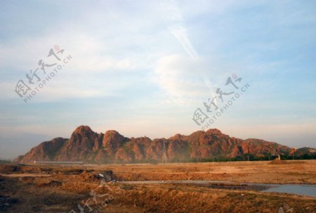 赤峰红山映夕阳图片