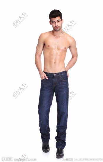 牛仔裤男模特图片