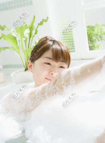 女性轻松淋浴0308